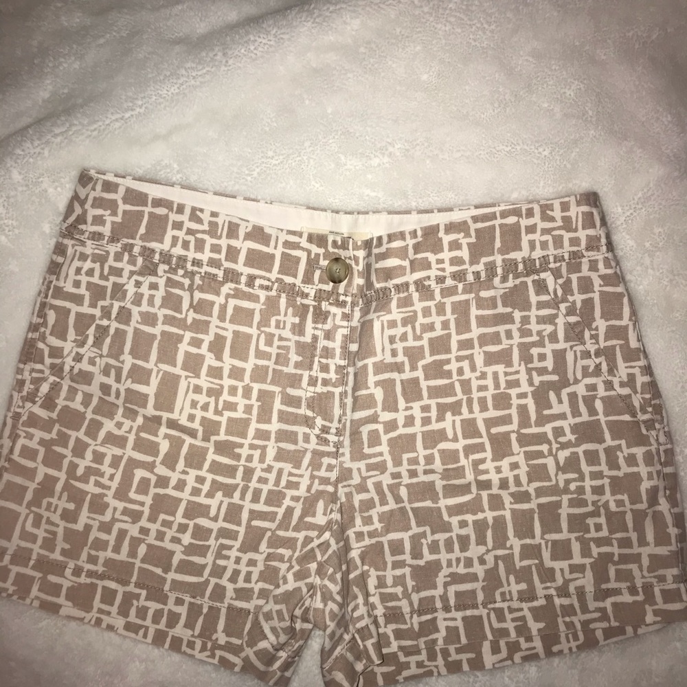 Shorts, tan and white design